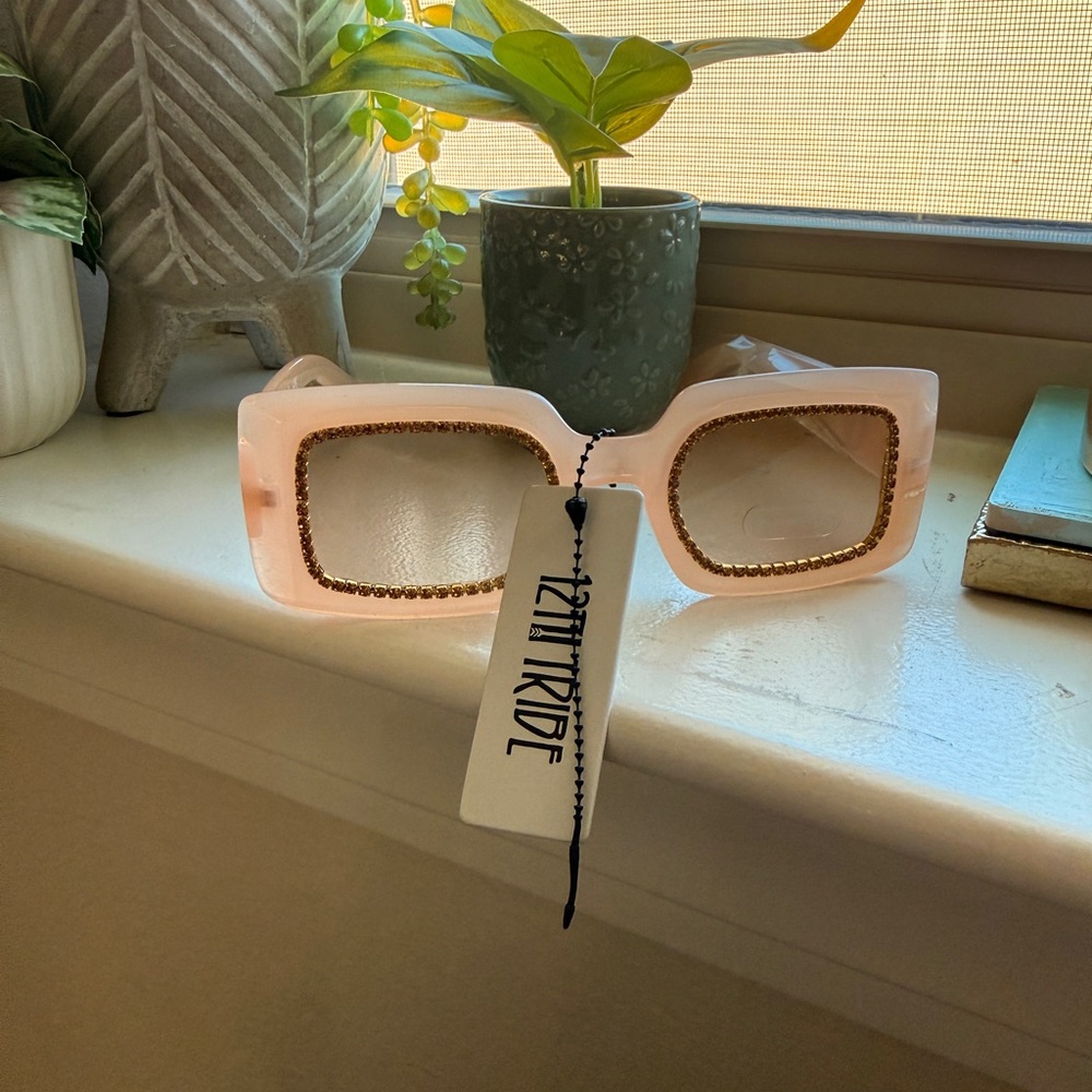12th Tribe Beige and Glitter Sunglasses with Brown Lenses NWT - Picture 4 of 5